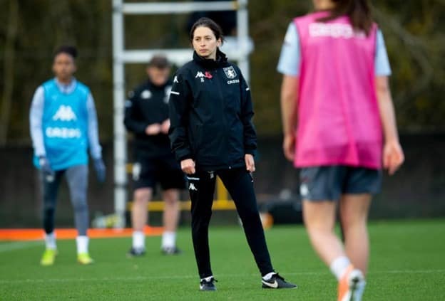 Jenny Sugarman Jenny Sugarman coaching on the training pitch during a women’s football session.